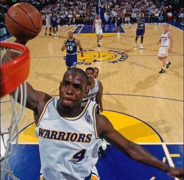 玉昆外援奥斯卡在老家开车时车辆突然起火，好在人没事（玉昆外援奥斯卡老家驾车突发起火，所幸人平安无恙）