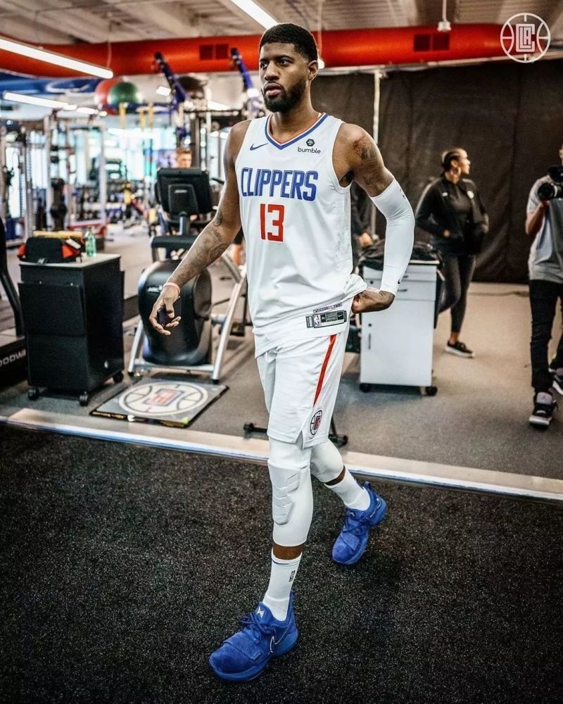 正义必胜：老八小真激辩梅西，小王老真翻案巴萨（正义当先：老八小真激辩梅西，小王老真为巴萨正名）