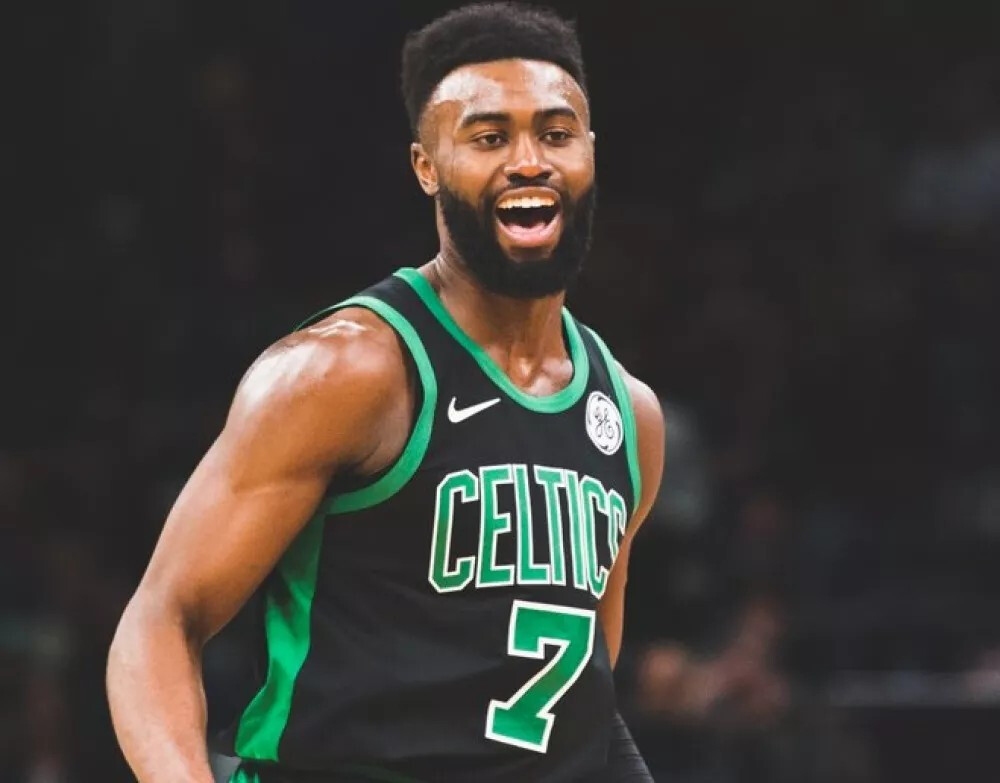 各联赛欧战积分排名：英超居首，意甲&西甲&德甲分列二到四位（欧战联赛积分榜：英超领跑，意甲、西甲、德甲位列第二至第四）