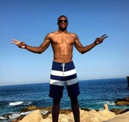 姆希塔良：比赛应该是平局，但主裁决定判罚一粒不存在的点球（姆希塔良不满：原本应平局，主裁却判了不存在的点球）