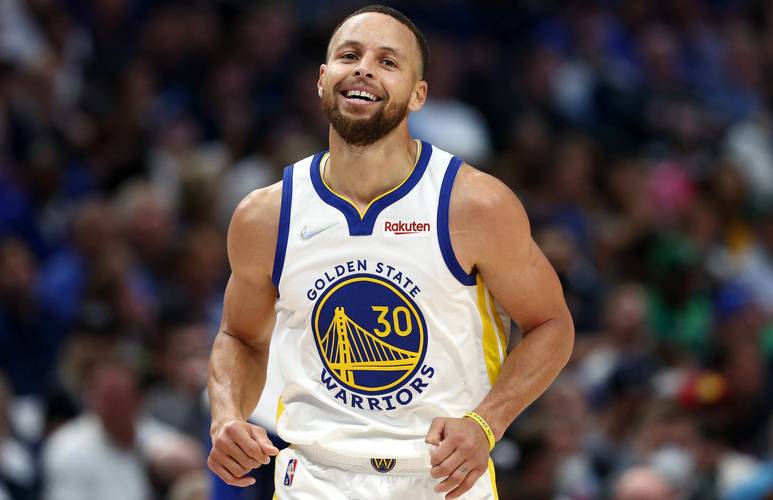 阿莫林：刚去葡体也被人说顶多撑3个月，我不喜欢频繁换球队（阿莫林：初到葡体有人断言我撑不过三个月，我不愿频繁换队）