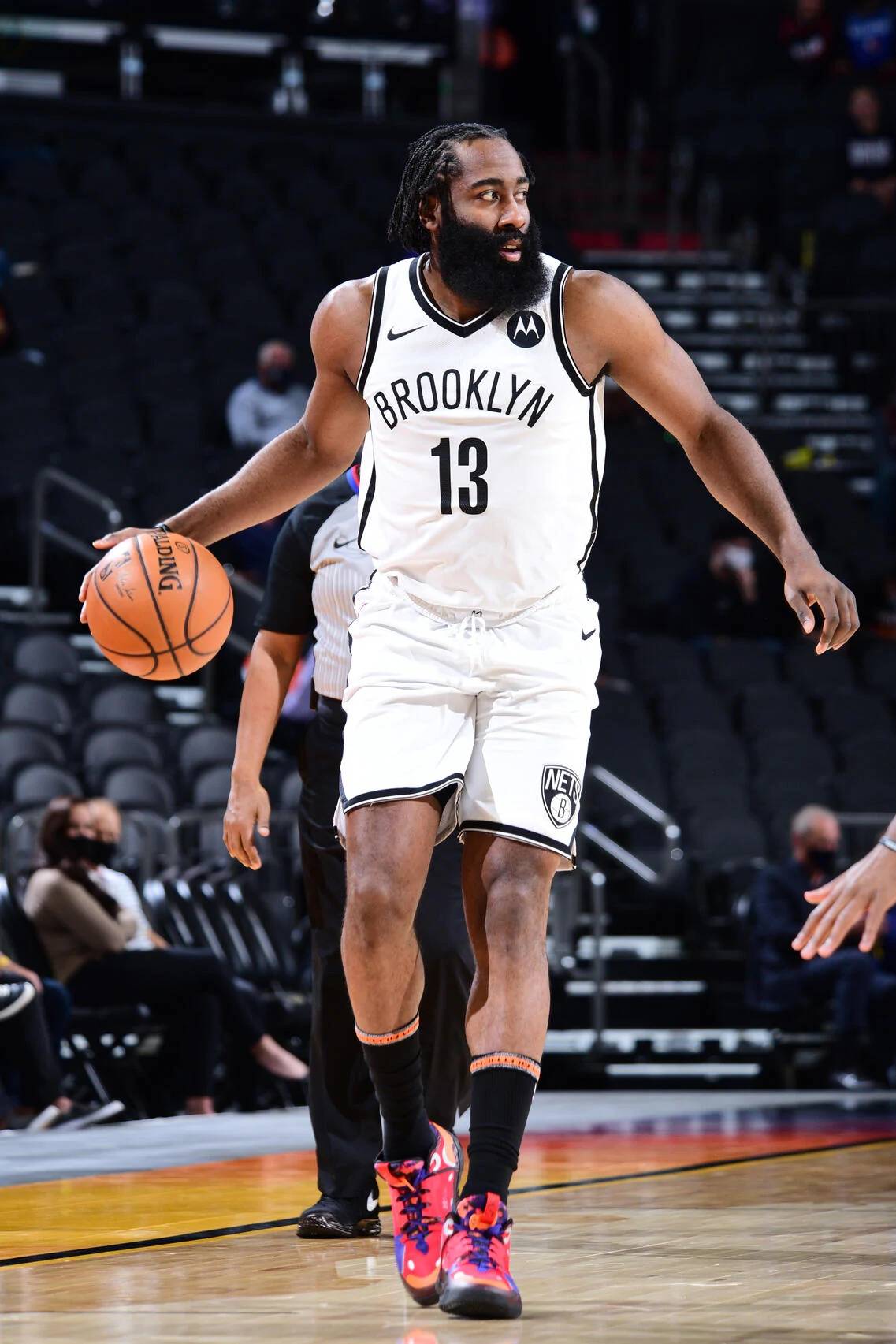 荷兰队表现亮眼，范德贝克伤愈缺阵，其天赋与拼搏受认可。（荷兰队发挥出色，范德贝克康复仍未出场，天赋与拼劲获认可）