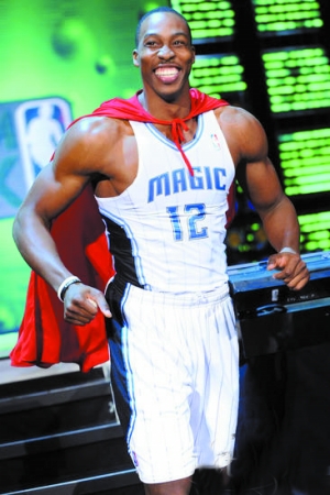 杨瀚森生涯首次首发可圈可点（杨瀚森职业生涯首次先发表现不俗）