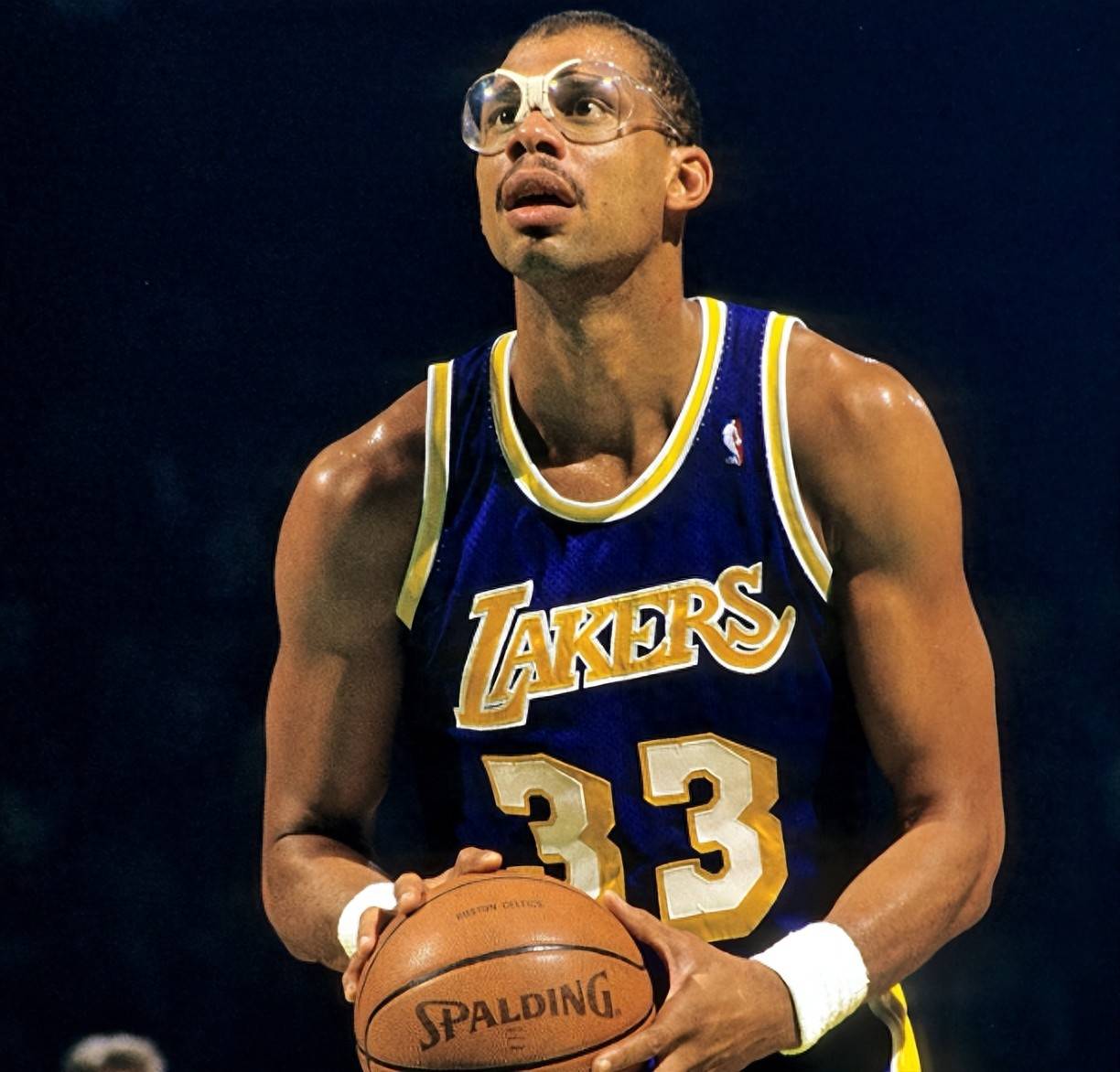 日企被曝拖欠皇家社会巨额赞助款，今夏差点让巴萨取消东亚行（日本企业被指欠付皇社巨额赞助，今夏险令巴萨东亚行告吹）